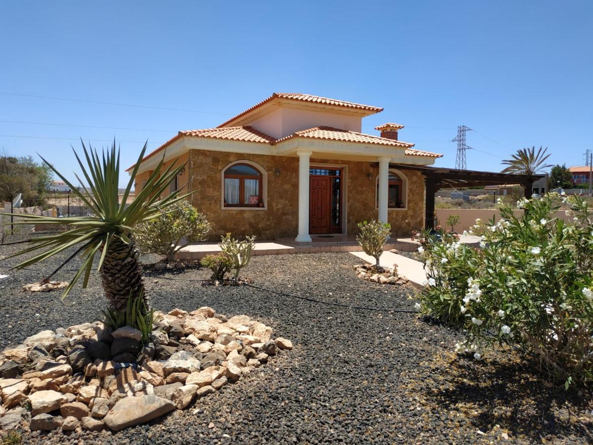 Villa Casa Del Sol 3 Bedroom Villa With Private Solar Covered 12M X 6M Pool Minimum Stay 7 Nights Chromecast And Wifi Throughout The Property Triquivijate エクステリア 写真