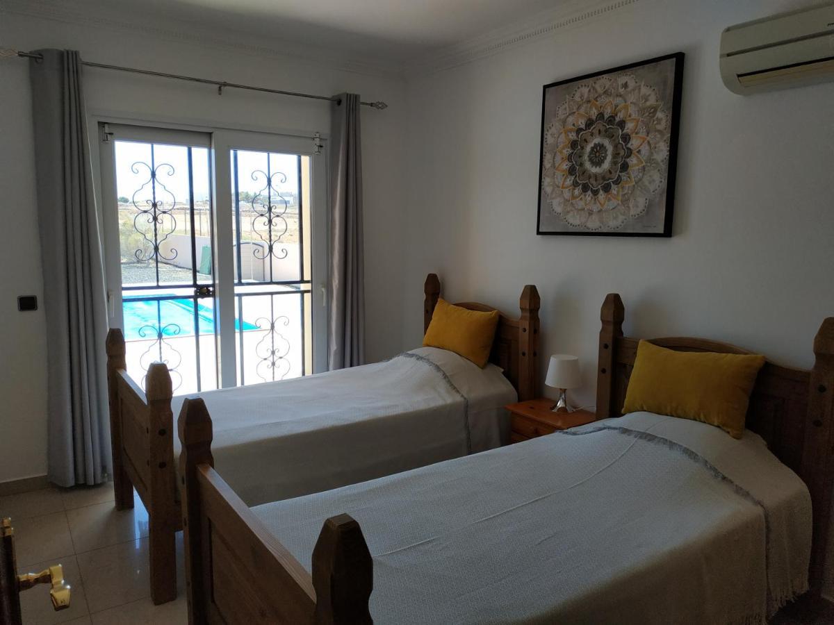 Villa Casa Del Sol 3 Bedroom Villa With Private Solar Covered 12M X 6M Pool Minimum Stay 7 Nights Chromecast And Wifi Throughout The Property Triquivijate エクステリア 写真