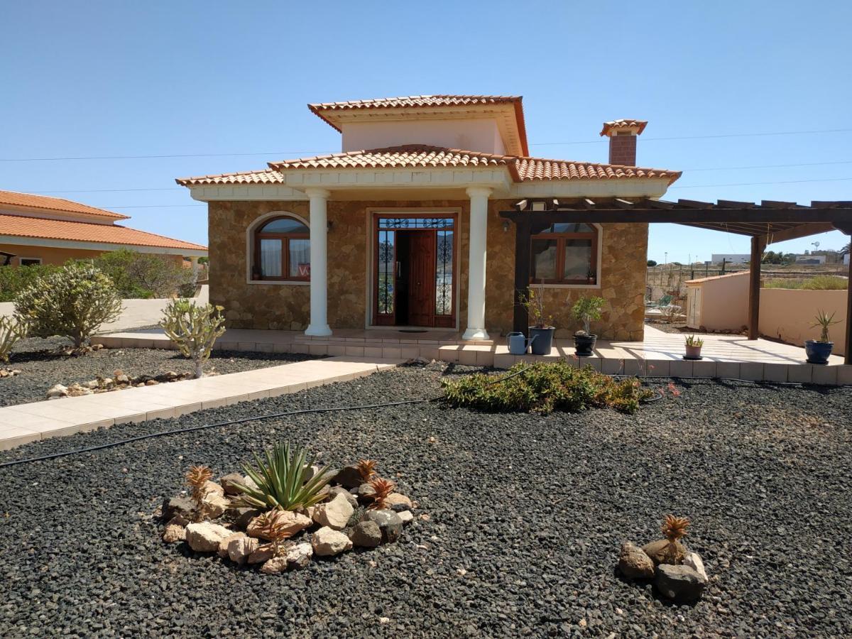 Villa Casa Del Sol 3 Bedroom Villa With Private Solar Covered 12M X 6M Pool Minimum Stay 7 Nights Chromecast And Wifi Throughout The Property Triquivijate エクステリア 写真