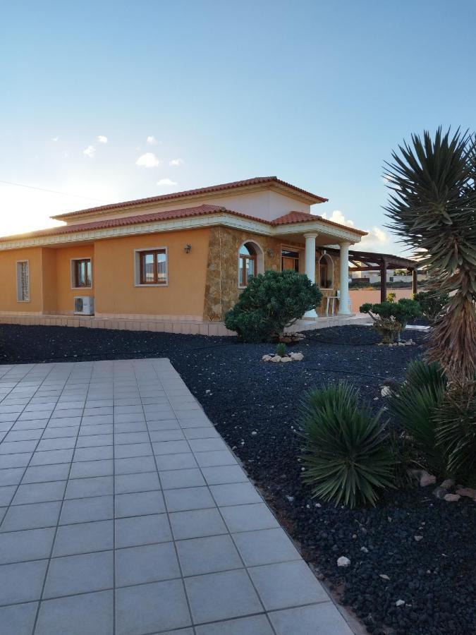 Villa Casa Del Sol 3 Bedroom Villa With Private Solar Covered 12M X 6M Pool Minimum Stay 7 Nights Chromecast And Wifi Throughout The Property Triquivijate エクステリア 写真