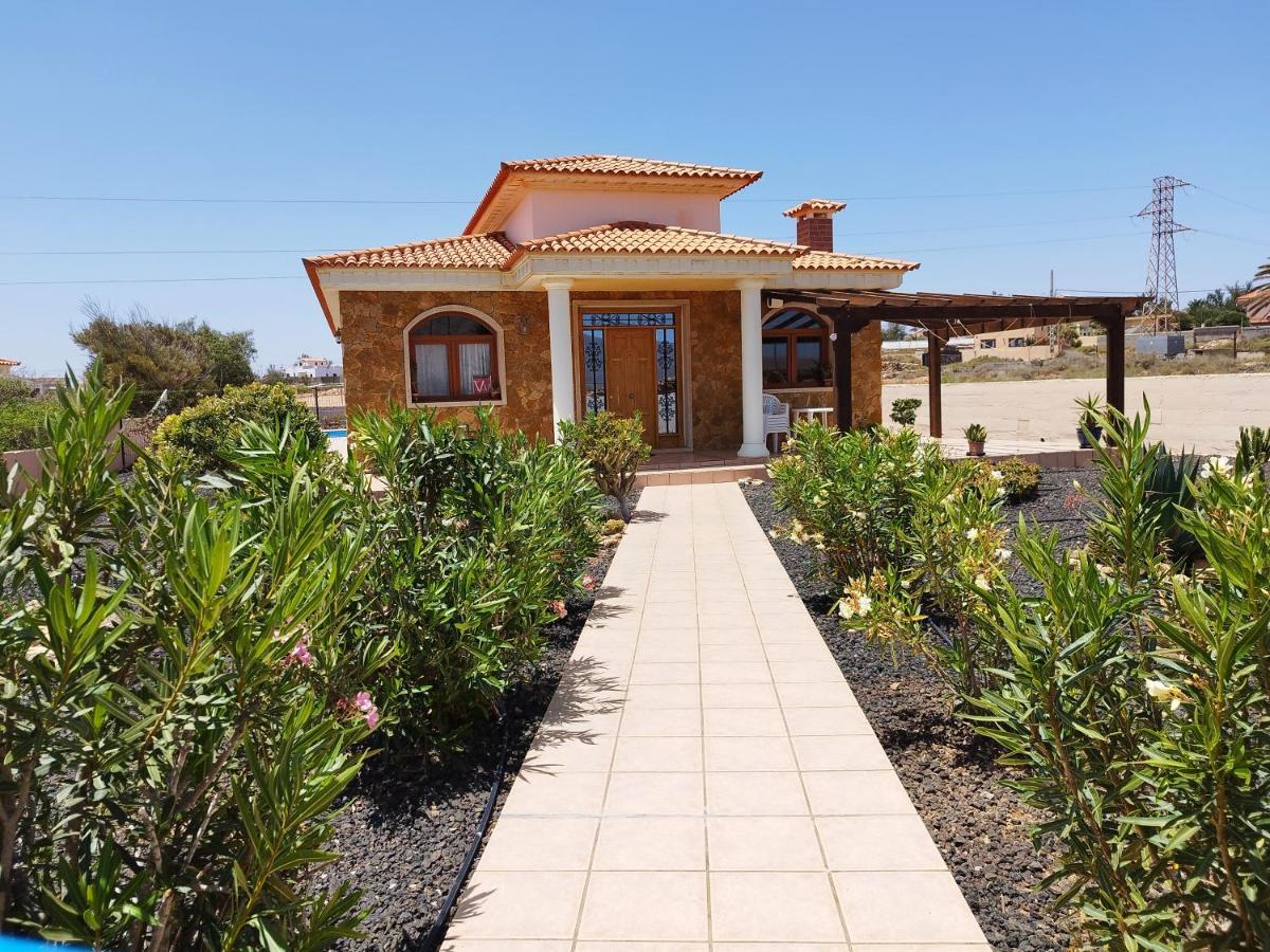 Villa Casa Del Sol 3 Bedroom Villa With Private Solar Covered 12M X 6M Pool Minimum Stay 7 Nights Chromecast And Wifi Throughout The Property Triquivijate エクステリア 写真